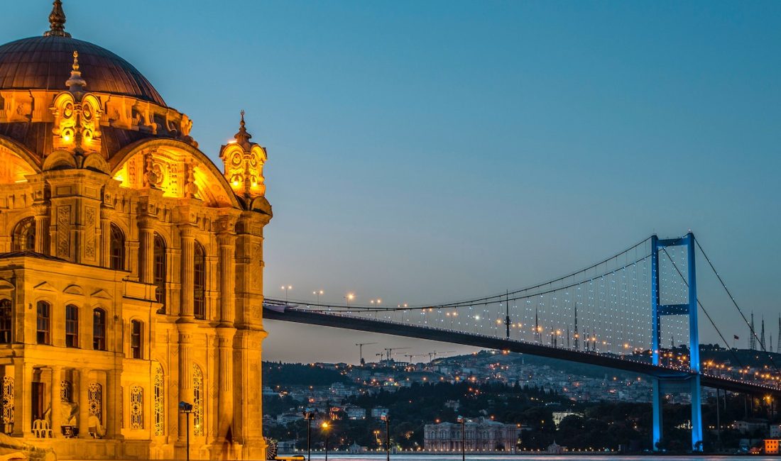 Boğaz manzarası fotoğrafları insanı uzaklara götürüyor Ünlü dizi oyuncusu, sosyal medyada yarattığı etkileyici paylaşımıyla büyük bir
