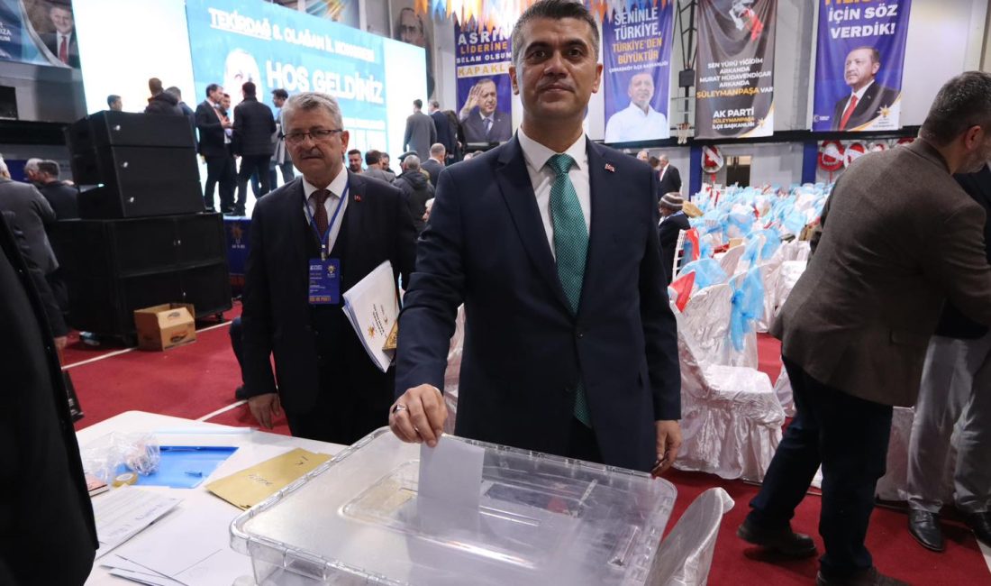 AK Parti Tekirdağ İl Başkanlığına yeniden Gümüş seçildi AK Parti Tekirdağ 8. Olağan İl Kongresinde Başkanlığına yeniden Gümüş