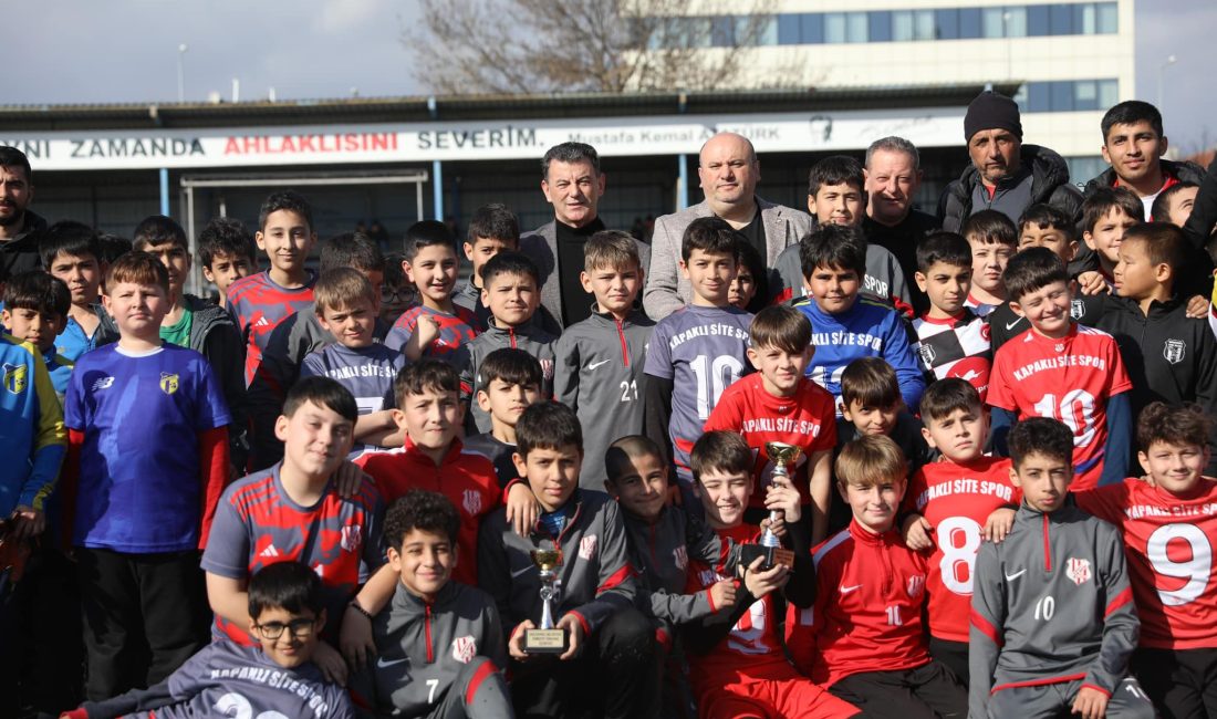 Turnuvada Kapaklıspor, Kapaklı Sitespor, Kapaklı Kartalspor ve Taşkıranlar Samsungücü mücadele