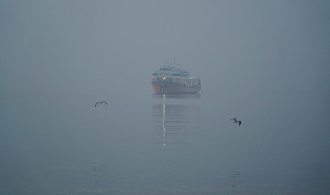 Tekirdağ’da sis görüş mesafesini düşürdü Sis görüş mesafesini yer yer 40 metreye kadar düşürdü