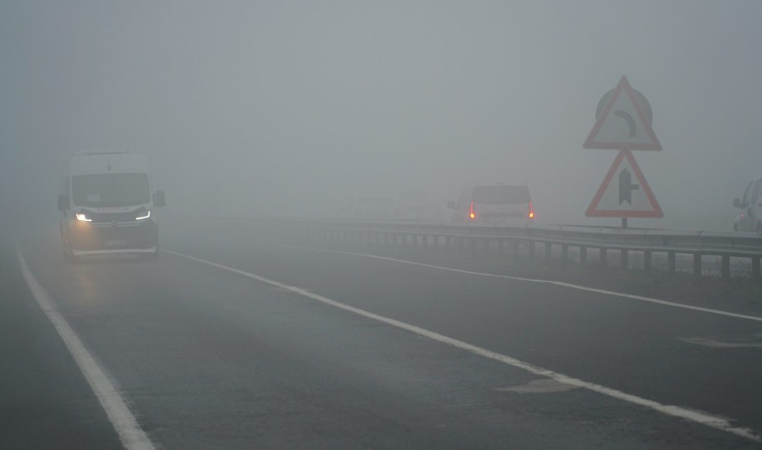 Tekirdağ’da sis görüş mesafesini düşürdü Sis Tekirdağ'da karayollarında ulaşımı olumsuz etkiledi.