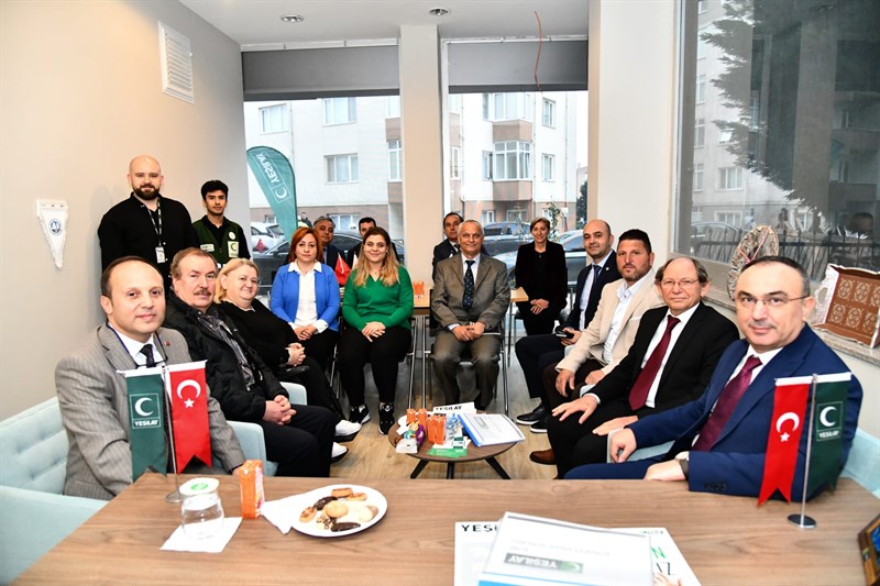 Tekirdağ Valisi  Recep Soytürk, Yeşilay Tekirdağ Şubesini ziyaret etti. 
