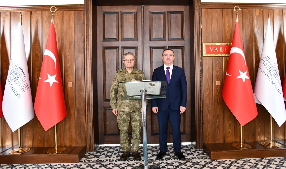1’inci Ordu Komutanı Vali Soytürk’ü Ziyaret Etti Orgeneral Metin Tokel, ardından Vali Soytürk’le bir süre görüştü