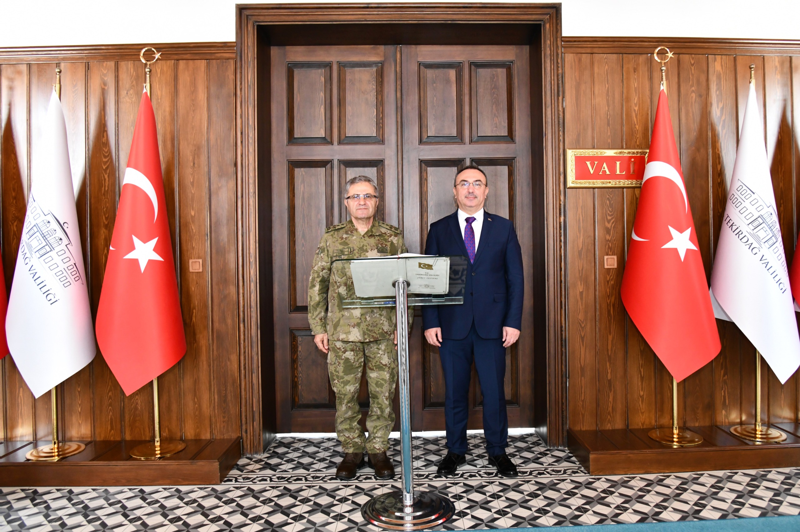 Orgeneral Metin Tokel, ardından Vali Soytürk’le bir süre görüştü
