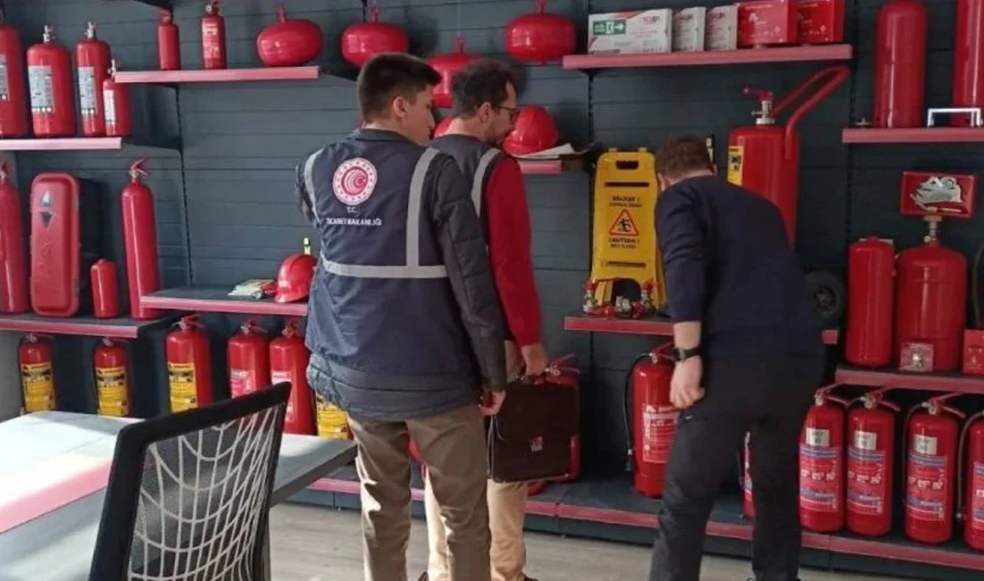Tekirdağ’da yangın malzemesi satışı yapan 6 işletmeden savunma istendi Türkiye genelinde gerçekleştirdiği yangın malzemesi denetimlerinde 395 işletme inceledi.