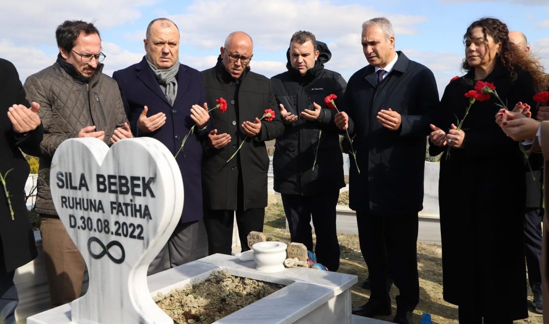 CHP Genel Başkan Yardımcısı Özçağdaş Sıla Bebeğin Mezarını Ziyaret Etti CHP Genel Başkan Yardımcısı Özçağdaş, Tekirdağ Büyükşehir Belediye Başkanı Yüceer