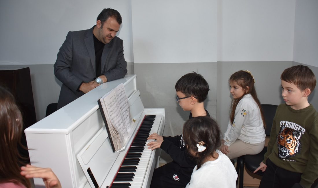 Başkan Nallar konservatuvar öğrencilerini ziyaret etti Nallar, konservatuvarda gitar, piyano, şan ve çalgı yapım gibi bölümlerde