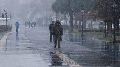 Meteoroloji Genel Müdürlüğü tarafından yapılan kar yağışı uyarıları sonrası, Tekirdağ’da kar yağışı başladı. Meteoroloji