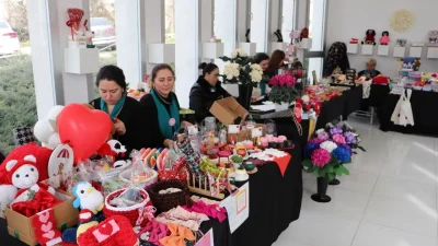 Pazarda girişimci kadınlar ürünlerini alıcıya daha çabuk ulaştırıyor