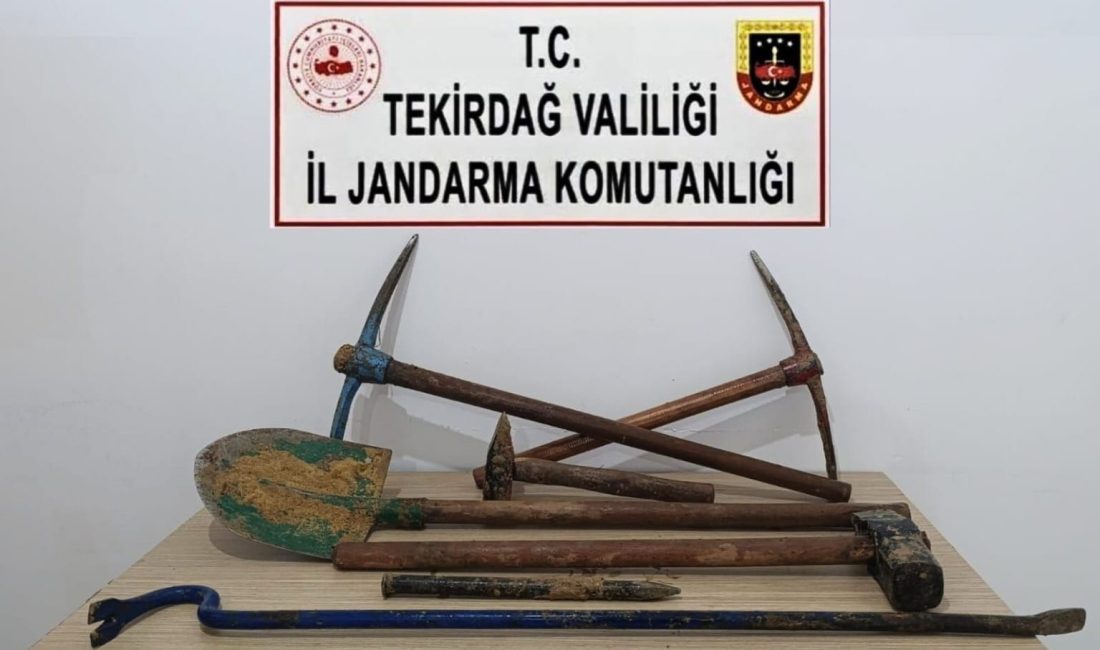 Kaçak Kazı Yapan 6 Kişi Suçüstü Yakalandı Tekirdağ’da kaçak kazı yapan 6 şüpheli gözaltına alındı. Tekirdağ İl