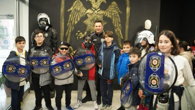 Tekirdağ Emniyet Müdürlüğü ekipleri, ilkokul öğrencileriyle bir araya geldi. Tekirdağ