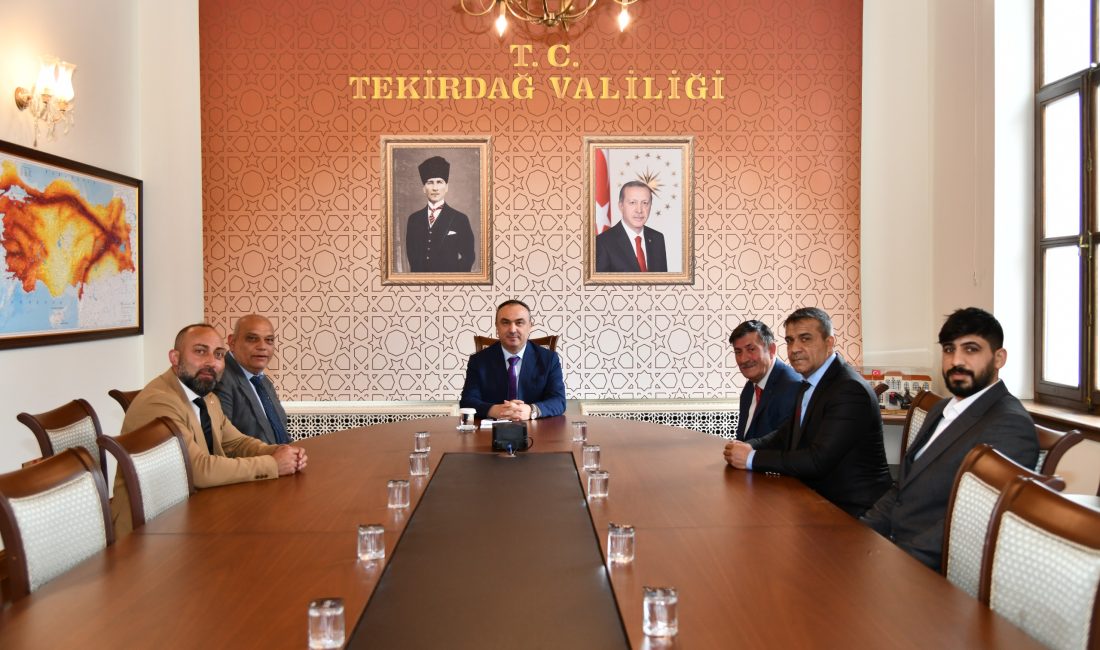 Vali Soytürk, Roman Koordinatörleri ile Bir Araya Geldi Toplantıda Roman vatandaşların yaşadığı mahallelerde yapılan çalışmalar, barınma sorunu yaşayan