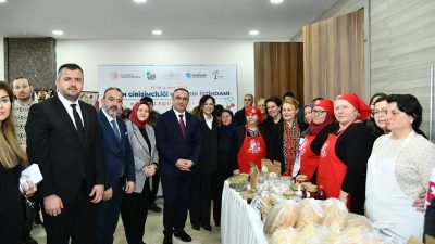 Tekirdağ‘da kadın kooperatifleri üyesi girişimci kadınlara e-ticaretle pazarlama eğitimi verildi.