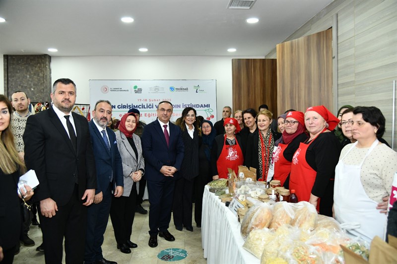 Tekirdağ‘da kadın kooperatifleri üyesi girişimci kadınlara e-ticaretle pazarlama eğitimi verildi.