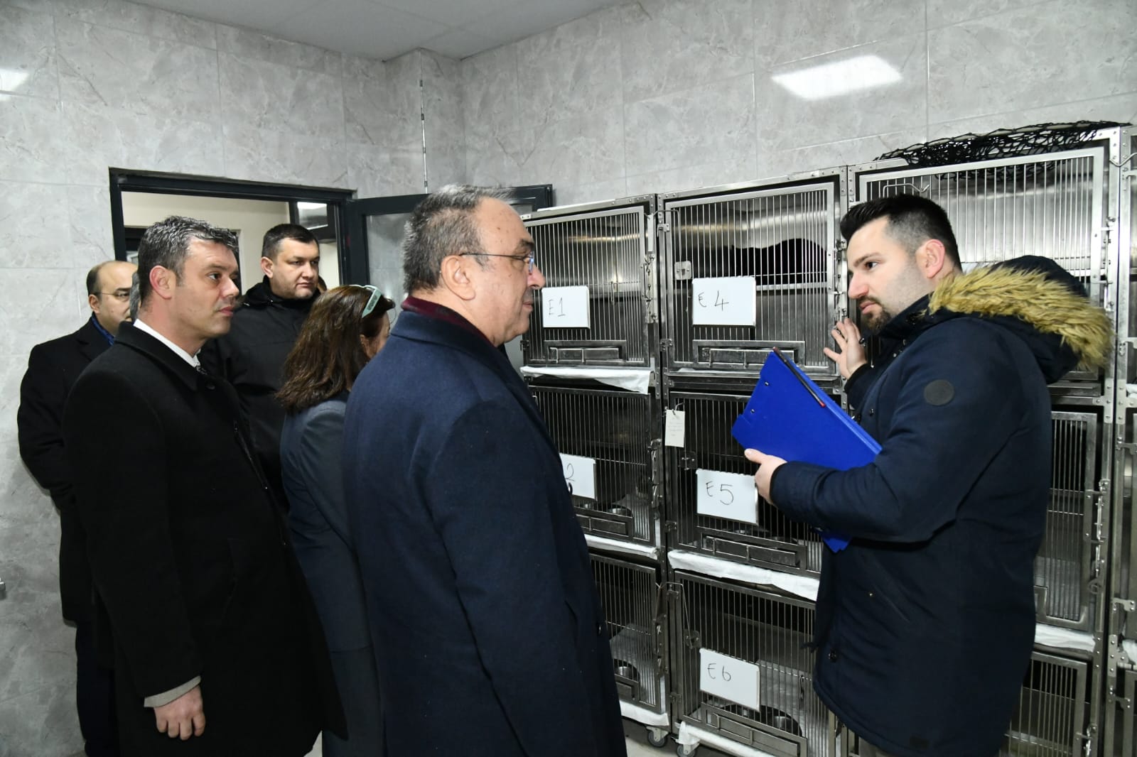 Tekirdağ Valisi Recep Soytürk, Çorlu Belediyesinin hayvan barınağını ziyaret ederek