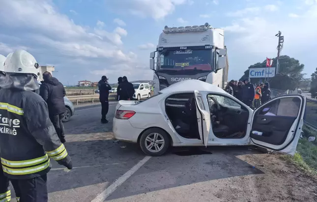Tekirdağ‘ın Marmaraeğrelisi ilçesinde, tır ile otomobilin çarpıştığı kazada 1 kişi öldü, 2 kişi yaralandı. Orhan