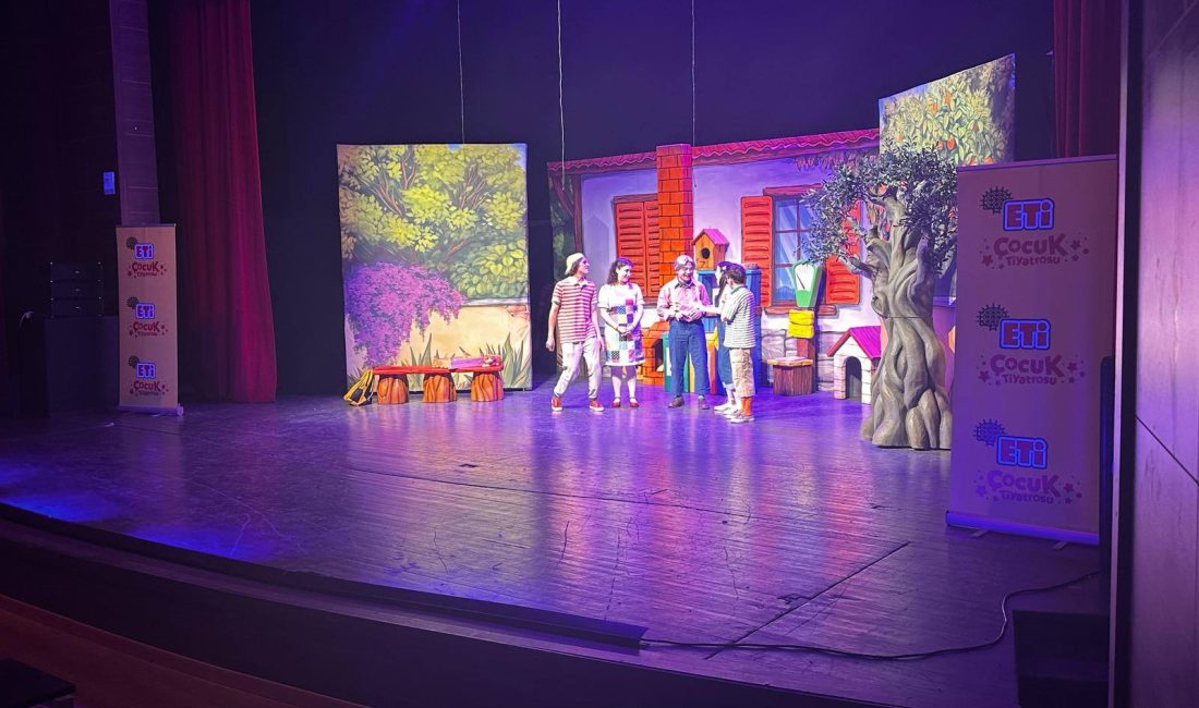 Eti Çocuk Tiyatrosu Süleymanpaşa’da Miniklerle Buluştu Eti Çocuk Tiyatrosu’nun sevilen oyunu Bir Bilmecem Var Çocuklar, Süleymanpaşa’da