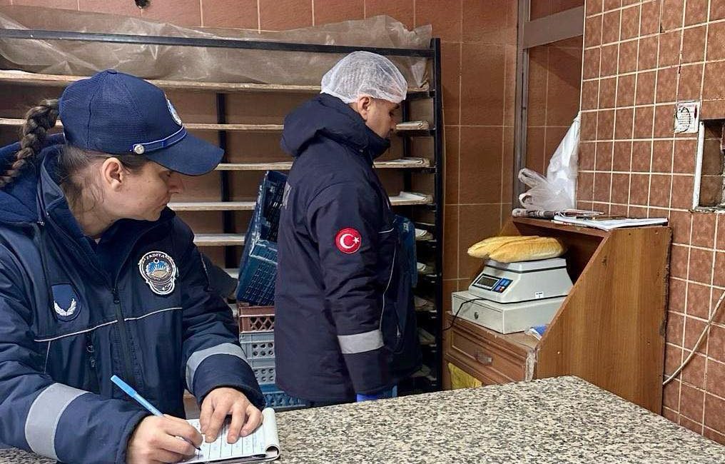 Şarköy’de Ramazan ayı denetimleri sürüyor Şarköy Belediyesi tarafından fırın ve marketlerde hijyen, gramaj ve ürün