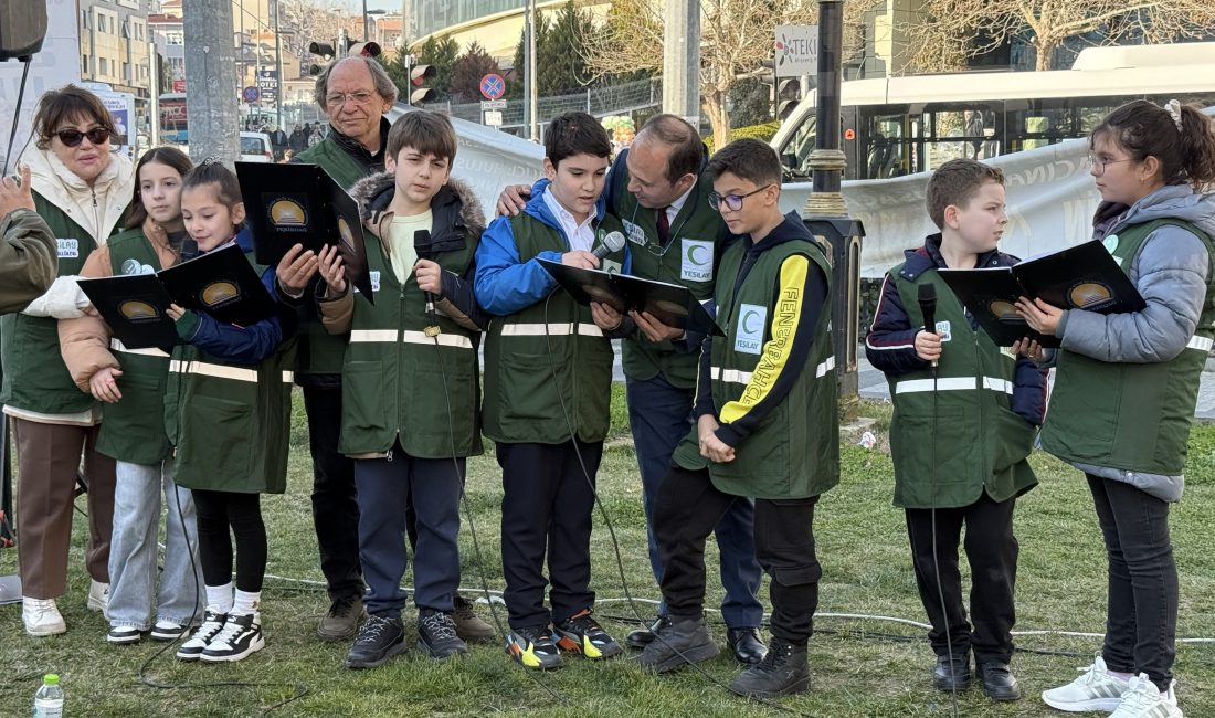 Yeşilcanlar Korosu’ndan Bağımlılıkla Mücadele İçin Konser Koro üyeleri Yeşilay şarkılarının yanı sıra sevilen türküler ve Barış