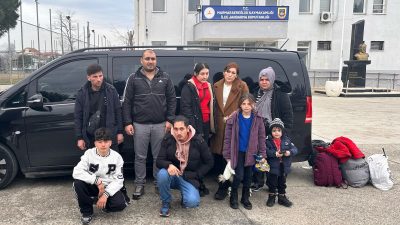 Yakalanan yabancı uyruklu şahıslar, işlemlerinin ardından İl Göç İdaresi’ne teslim