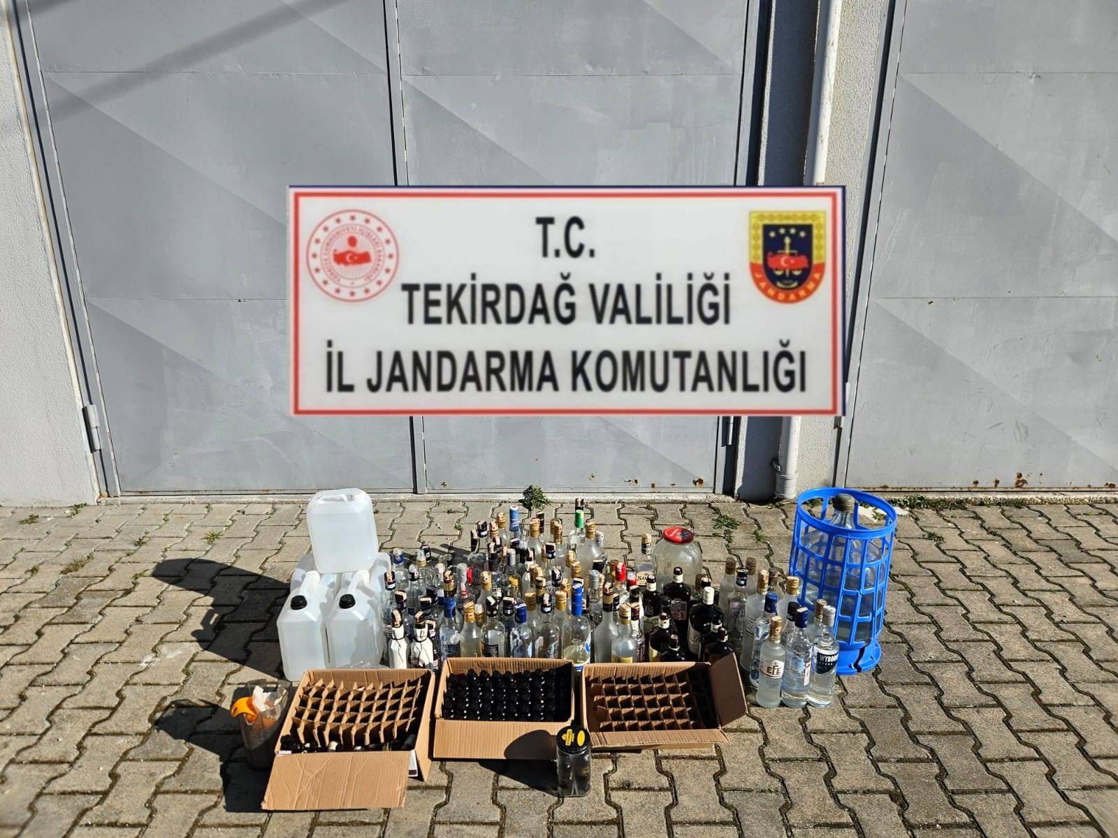 125 litre sahte içki, 25 litre etil alkol ve 100