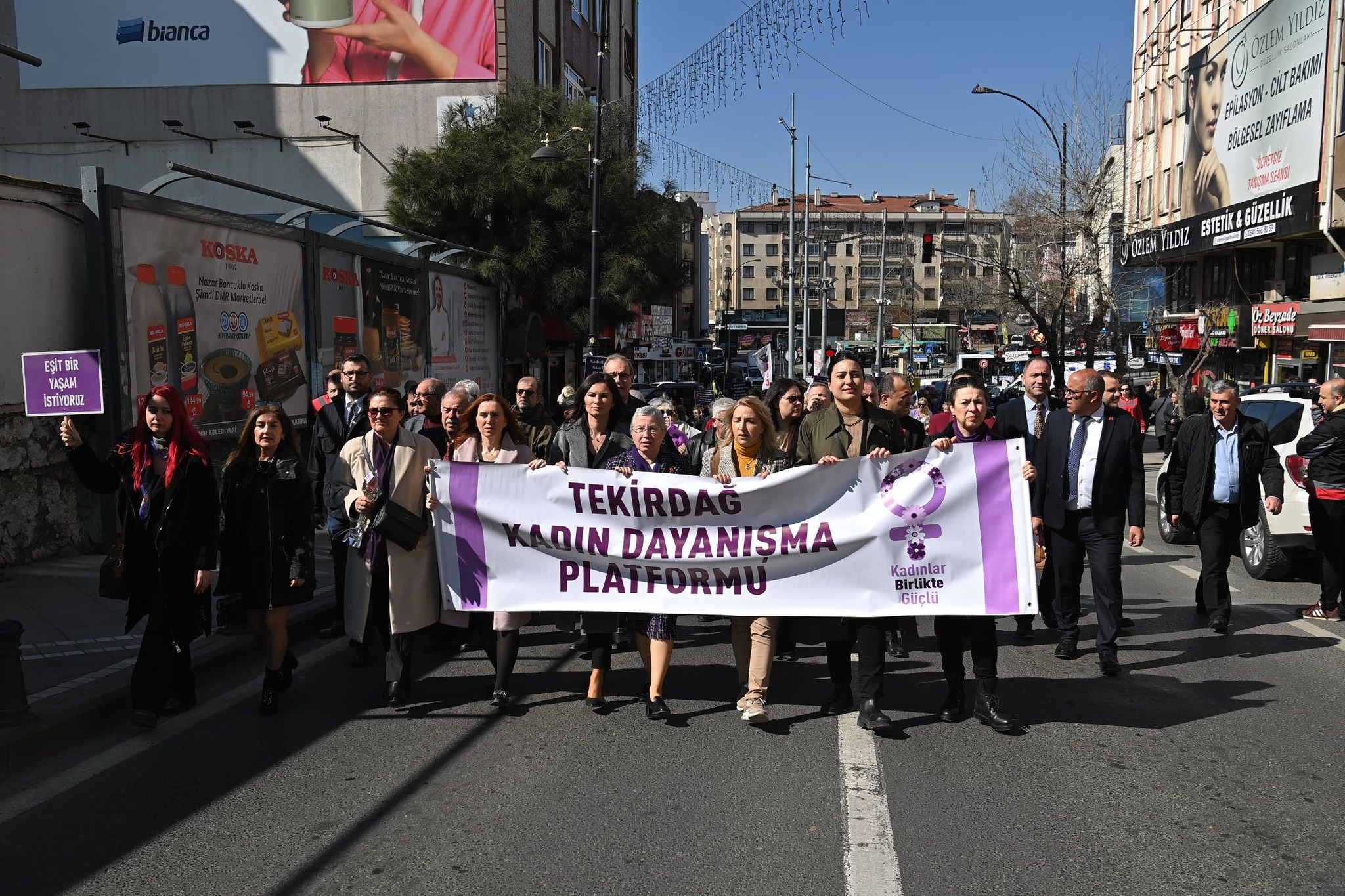 Tekirdağ’da 8 Mart Dünya Kadınlar Günü kapsamında farkındalık yürüyüşü gerçekleştirildi.