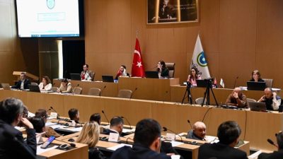 Toplantıda kadro düzenlemeleri ile ilgili bilgi verilirken, imar düzenlemeleri ve