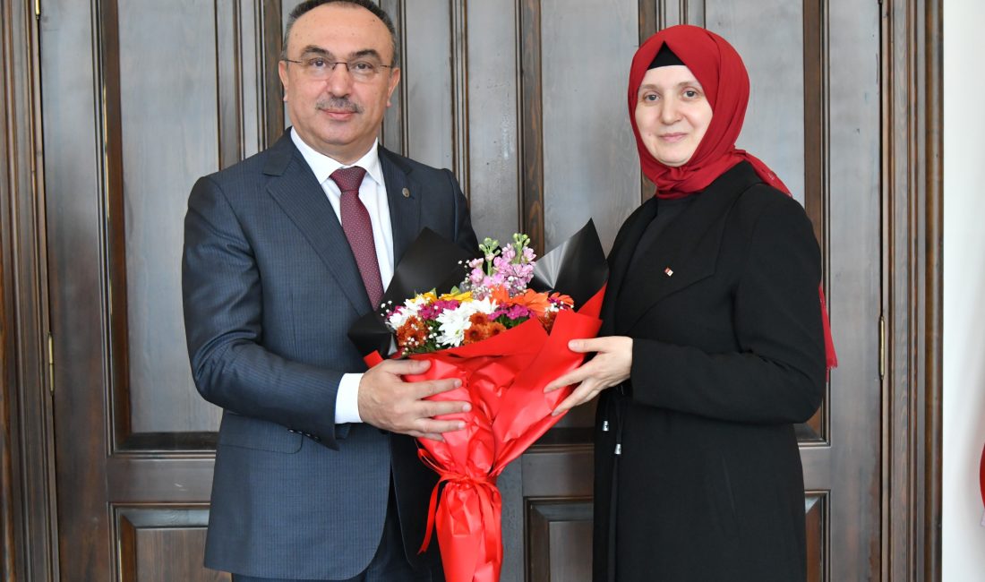 Kızılay Tekirdağ Şube Başkanı Üğüden Vali Soytürk’ü Ziyaret Etti Kızılay Tekirdağ Şubesi’nin Olağan Genel Kurulu’nda Türkiye Kızılay Tekirdağ Şube