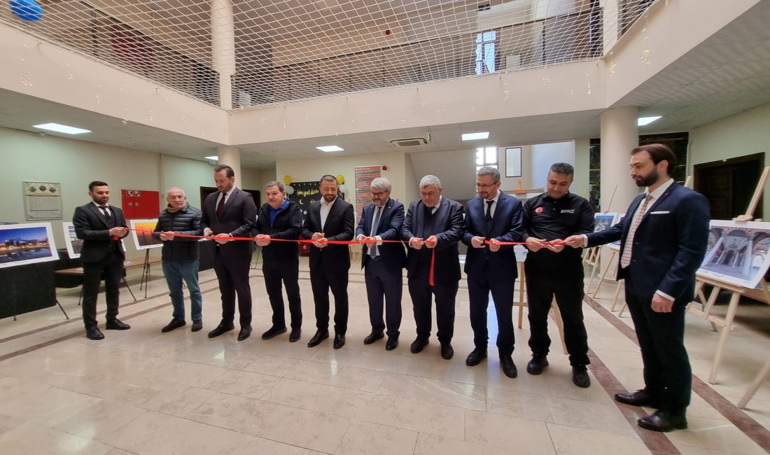 “Tekirdağ Camileri” Sergisi Ziyarete Açıldı Tekirdağ Kültür ve Turizm Müdürlüğü, İl Müftülüğü ve Tekirdağ Fotoğraf