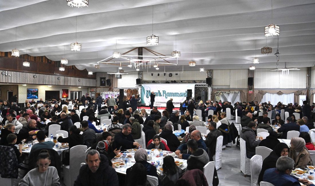 Halk Sofraları Karadeniz Mahallesi’nde Kuruldu Belediye Başkanı Volkan Nallar, vatandaşlarla bir araya gelerek sohbet etti