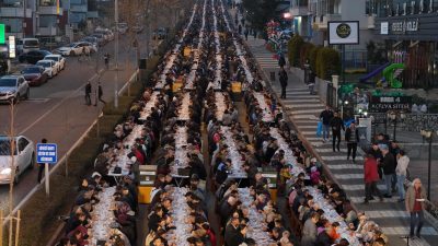 Vatandaşlar birlikte oruç açmanın bereketini ve dayanışmasını yaşadı