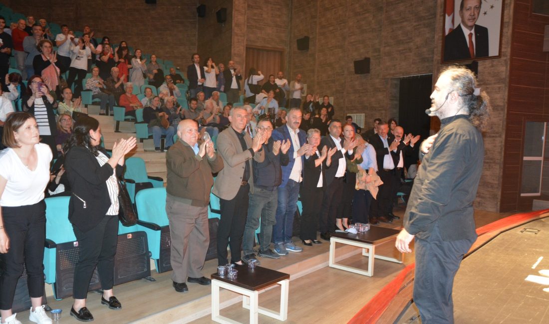 Tekirdağ’da Aşık Veysel’in İzinde Duygu Yüklü Bir Gece Tekirdağ, Türk halk müziğinin ve şiirinin en önemli isimlerinden Aşık