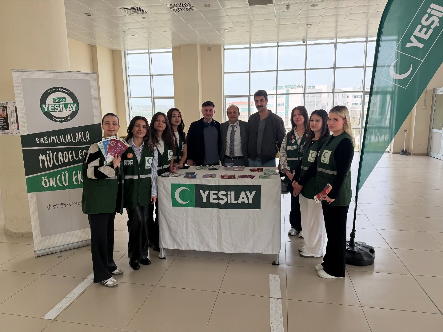 Tekirdağ’da Yeşilay, gençleri bağımlılıklardan korumaya yönelik çalışmalarını sürdürüyor. Bu kapsamda,