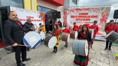&nbsp; Tekirdağ’ın Süleymanpaşa ilçesinde 8 Nisan Dünya Romanlar Günü, renkli
