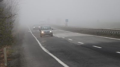 Tekirdağ’da gece saatlerinde başlayan sis, sabah saatlerinde etkisini artırarak kent