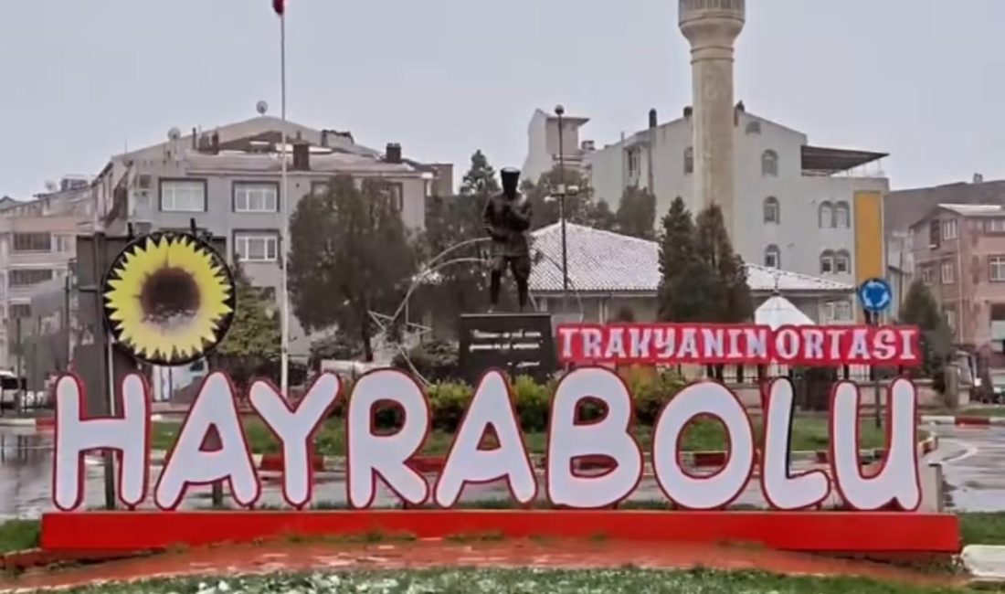 Tekirdağ’da Kar Yağışı Etkili Oluyor Tekirdağ’da kent merkezi ve yüksek kesimlerde kar yağışı etkisini gösteriyor.