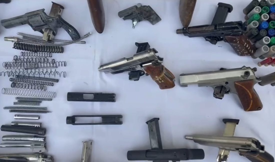 Tekirdağ’da Cephanelik Gibi Eve Operasyon Tekirdağ’ın Süleymanpaşa ilçesinde jandarma ekipleri tarafından düzenlenen operasyonda, bir evde