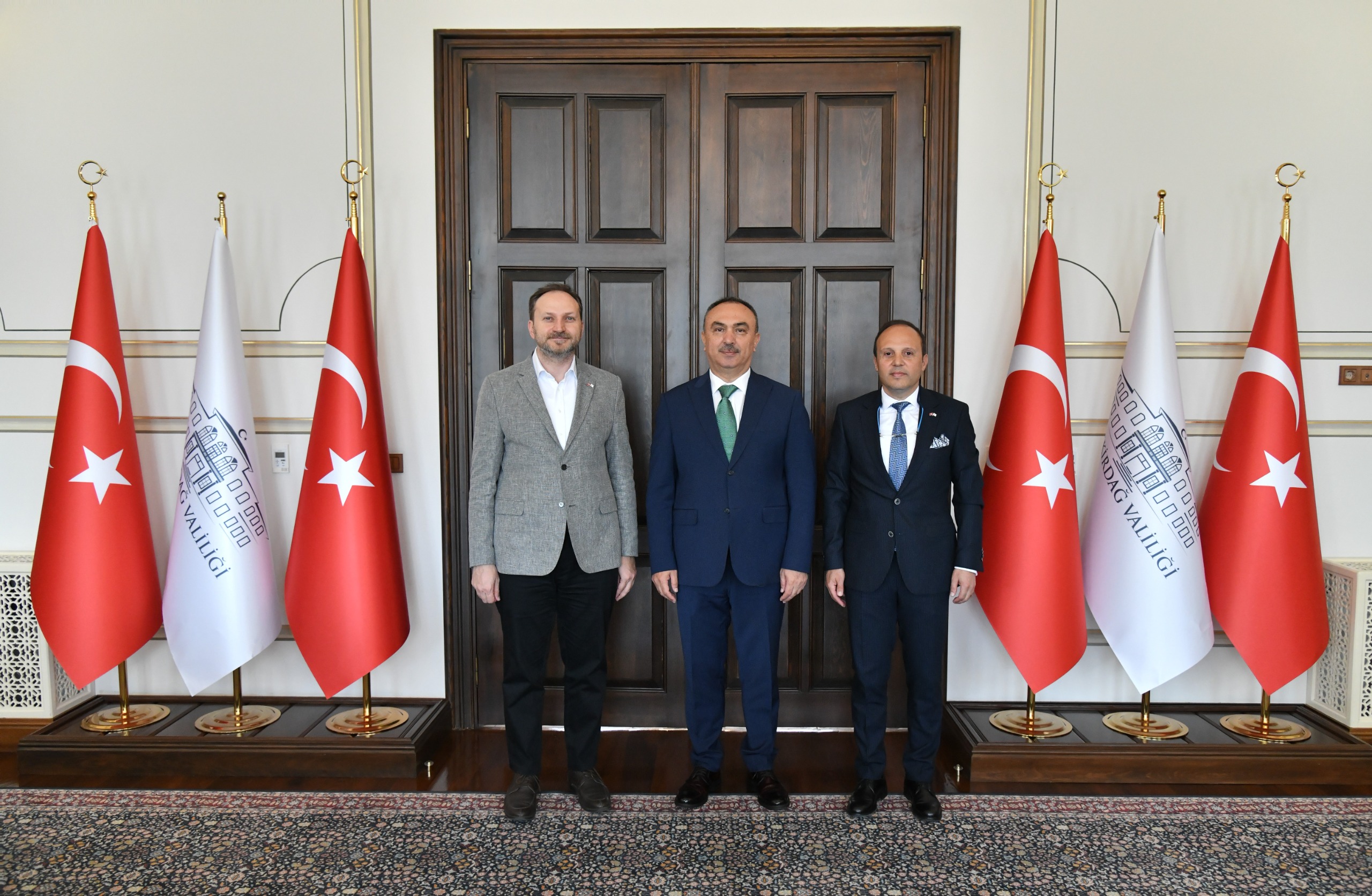 Yeşilay Genel Başkanı Mehmet Dinç, Tekirdağ Valisi Recep Soytürk’ü makamında