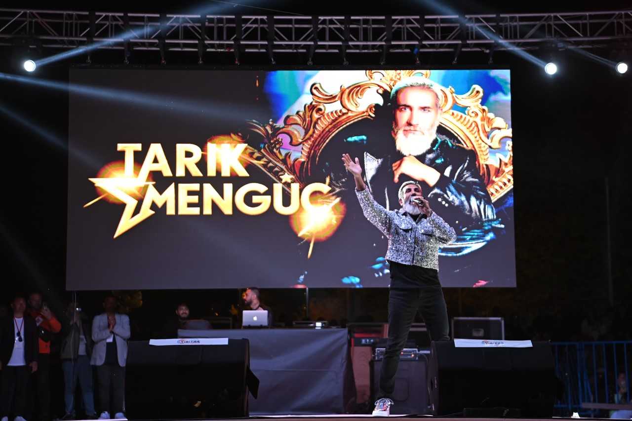 Ünlü sanatçı Tarık Mengüç, sevilen şarkılarını seslendirdi 