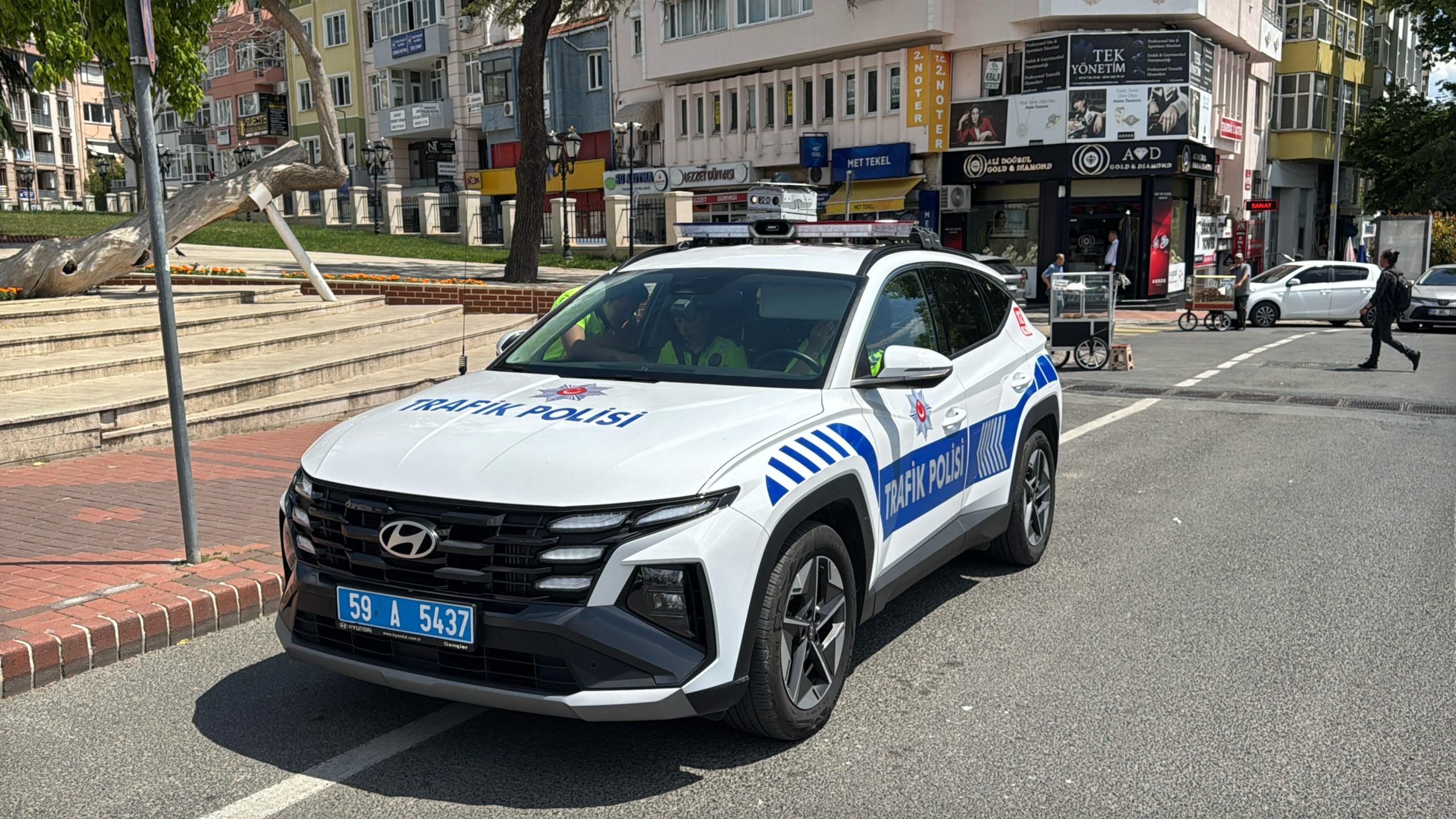 Tekirdağ’da trafik akışını olumsuz etkileyen çift sıra park sorununa karşı