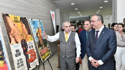 Tekirdağ’da, “Aile Filmi Afişleri” temalı özel bir sergi sanatseverlerle buluştu.