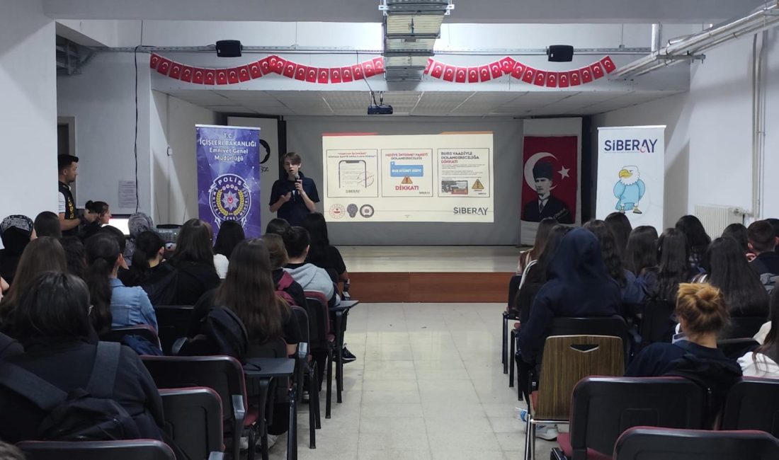 Tekirdağ’da polis ekipleri, öğrencilere siber suçlarla ilgili farkındalık kazandırmak amacıyla
