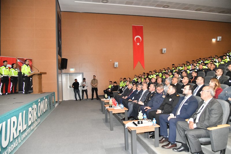 Trafik Haftası etkinlikleri kapsamında Tekirdağ İl Emniyet Müdürlüğü’nde program düzenlendi.