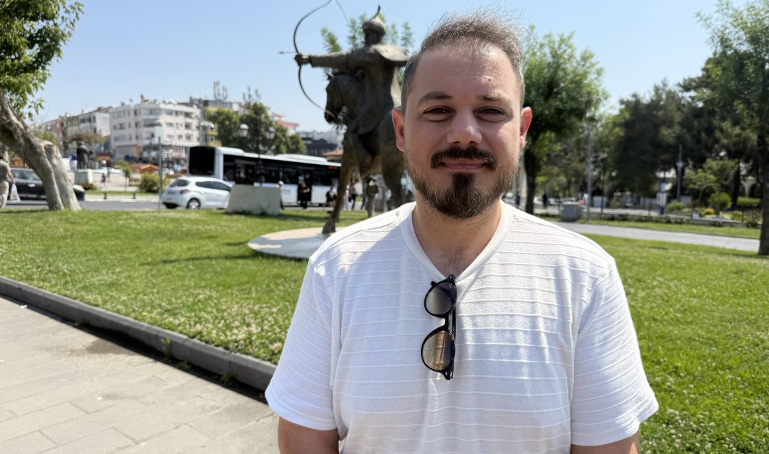 “Çılgın Davulcu” Ahmet Merih Çelik, Ağrı Dağı’nda Davul Çaldı Ahmet Merih Çelik, Ağrı Dağı'nda 'Bahar Düşü' şarkısını seslendirdi