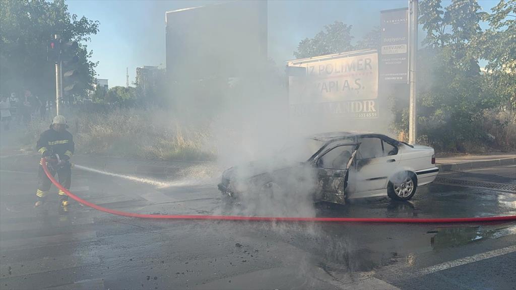 Tekirdağ’ın Çorlu ilçesinde seyir halindeyken aniden alevlere teslim olan bir