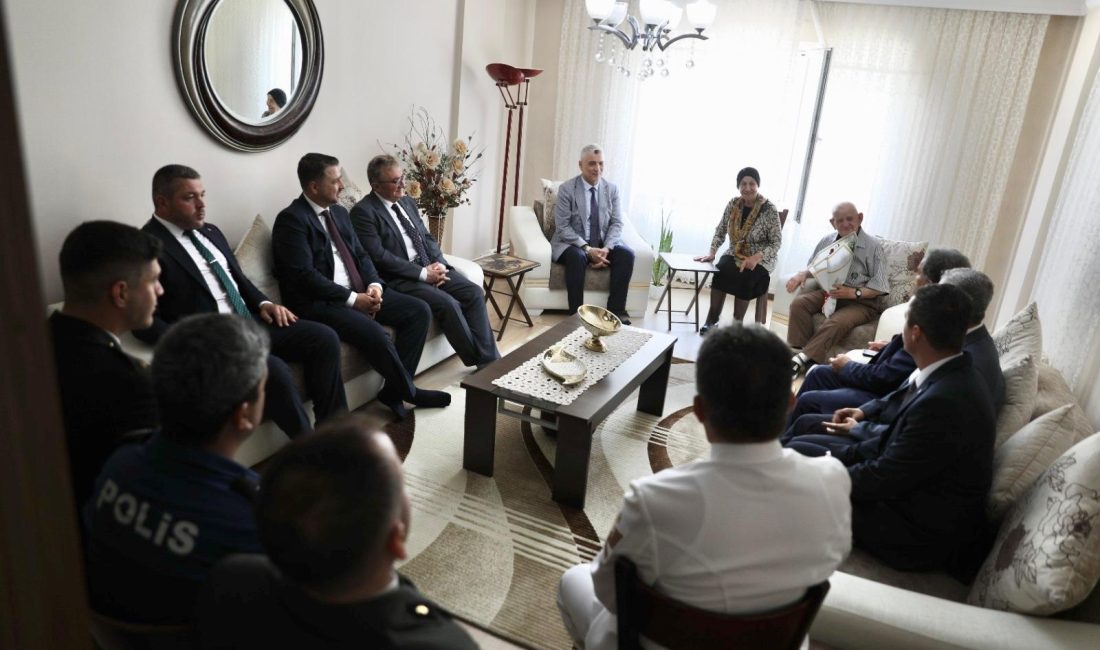 Ticaret Bakanı Ömer Bolat’tan Tekirdağ’da Bayram Ziyaretleri Ticaret Bakanı Ömer Bolat, Kurban Bayramı dolayısıyla Tekirdağ’ın Şarköy ilçesinde