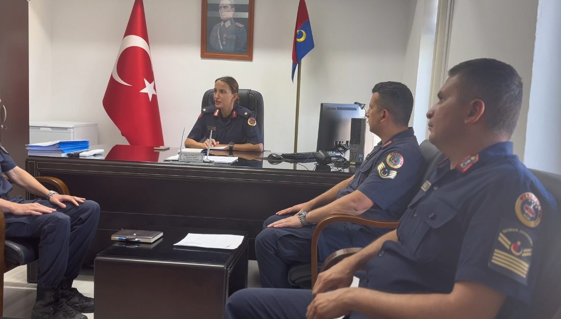 Tekirdağ’ın İlk Kadın İlçe Jandarma Komutanı Göreve Başladı Tekirdağ’ın Muratlı ilçesinde İlçe Jandarma Komutanı olarak göreve başlayan Teğmen