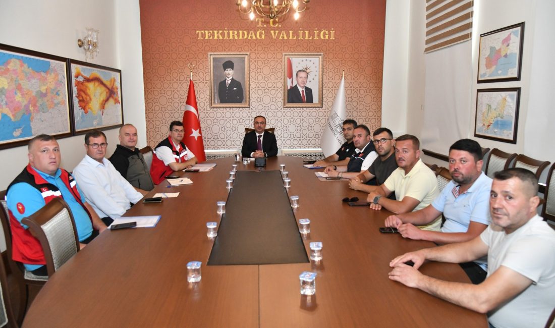 Tekirdağ Valisi Recep Soytürk, Şarköy ilçesinde orman yangınından etkilenen mahallelerin