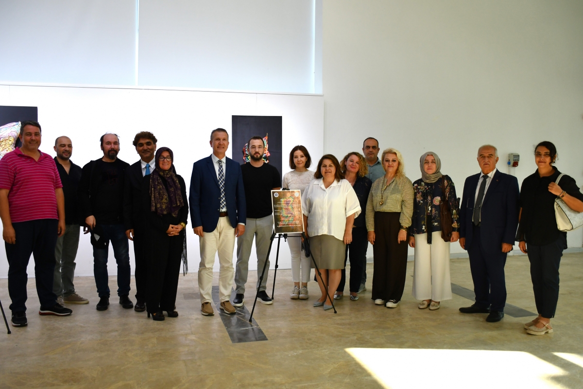 Sergi adını, Türkçe’de “öz” ve “cevher” anlamına gelen “töz” kavramından