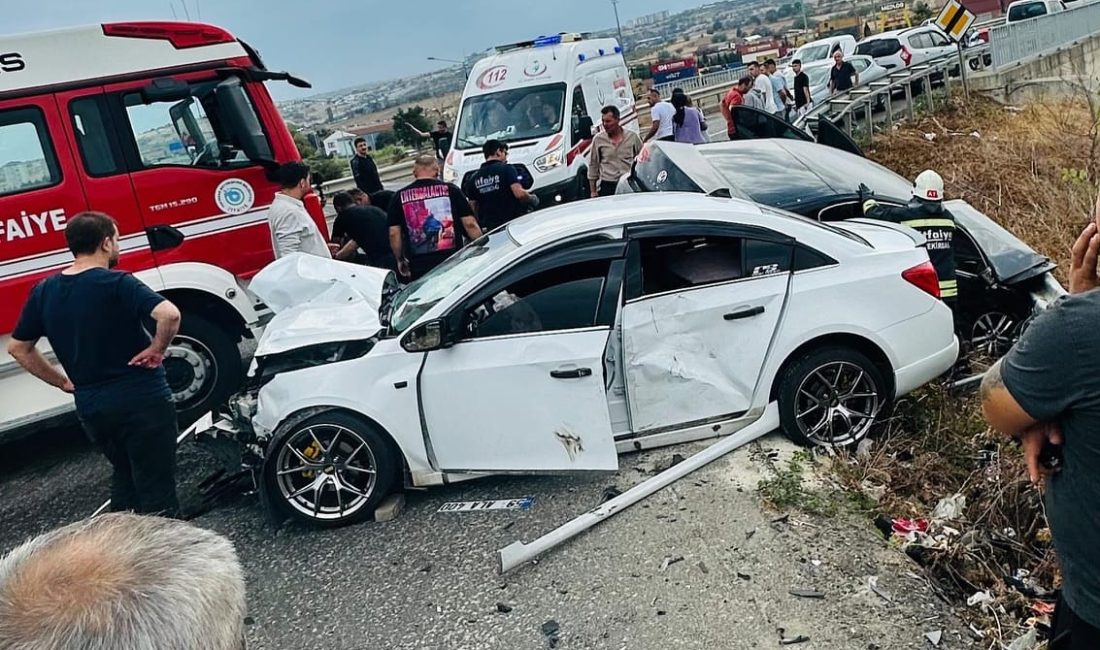 Tekirdağ’da Kavşakta Kaza: 3 Kişi Hastaneye Kaldırıldı Tekirdağ’da Yeni Sanayi Kavşağı’nda meydana gelen trafik kazasında 3 kişi